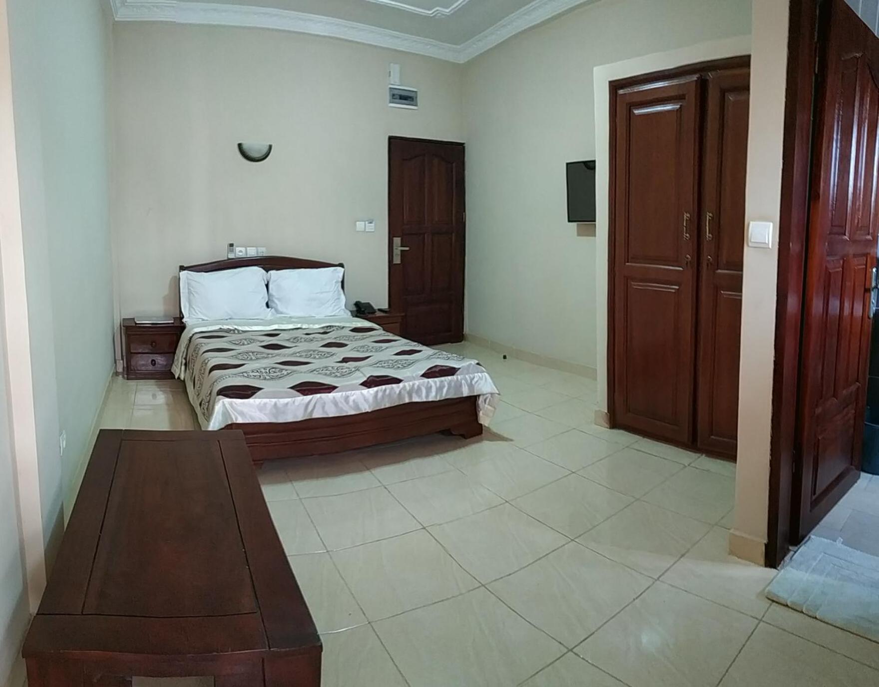 Nikita Hotel Yaoundé Exterior photo