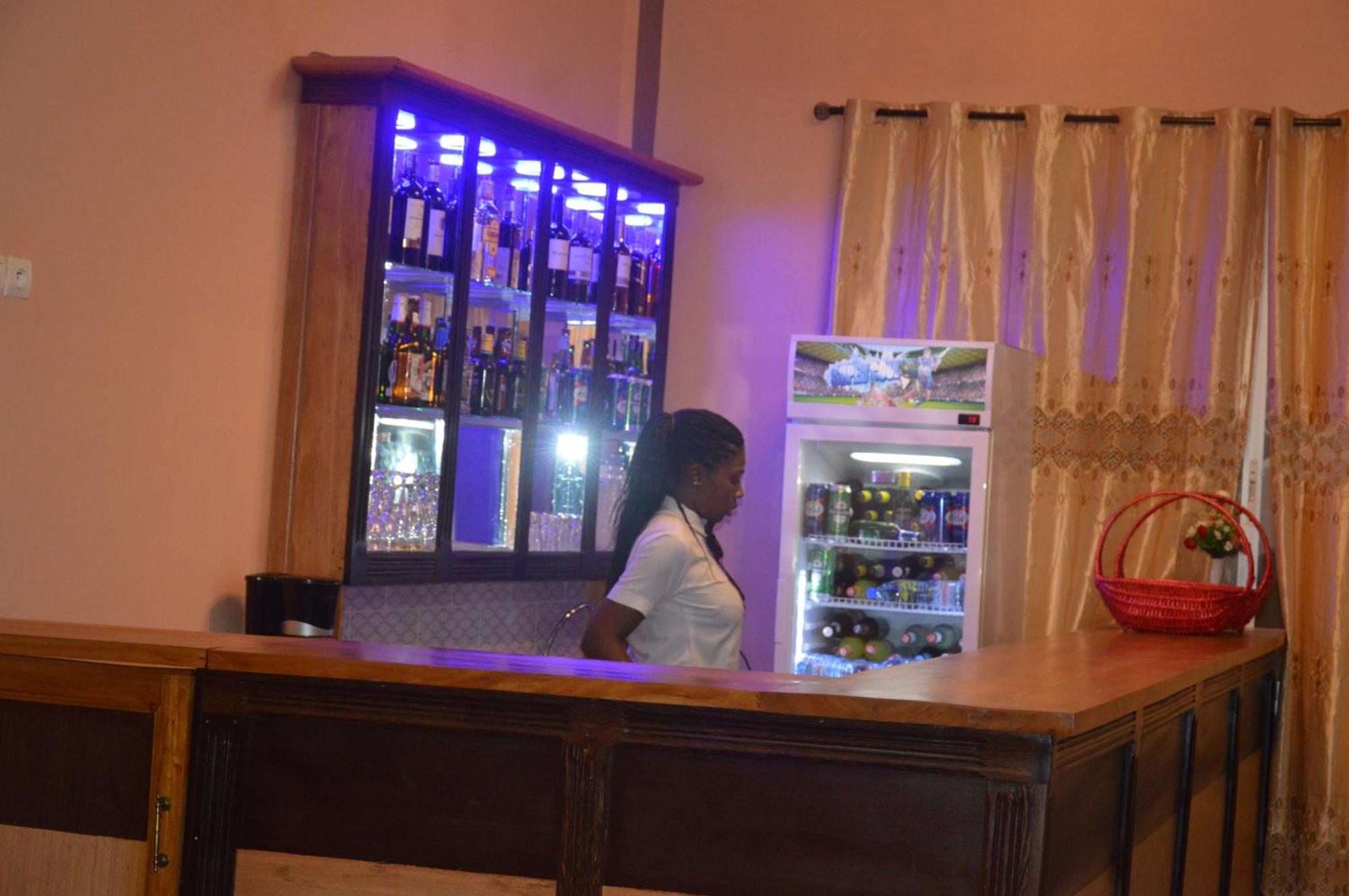 Nikita Hotel Yaoundé Exterior photo