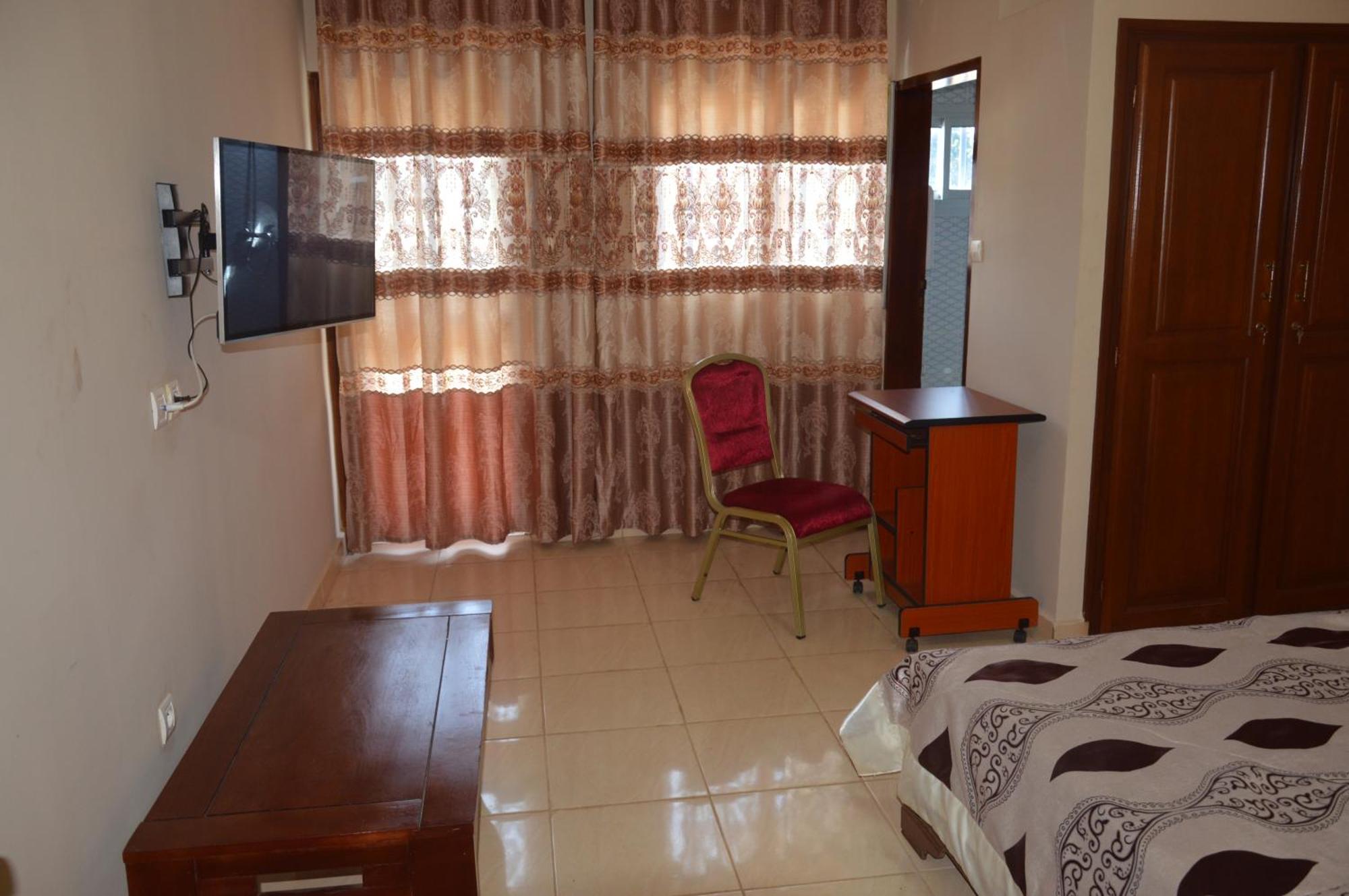 Nikita Hotel Yaoundé Exterior photo