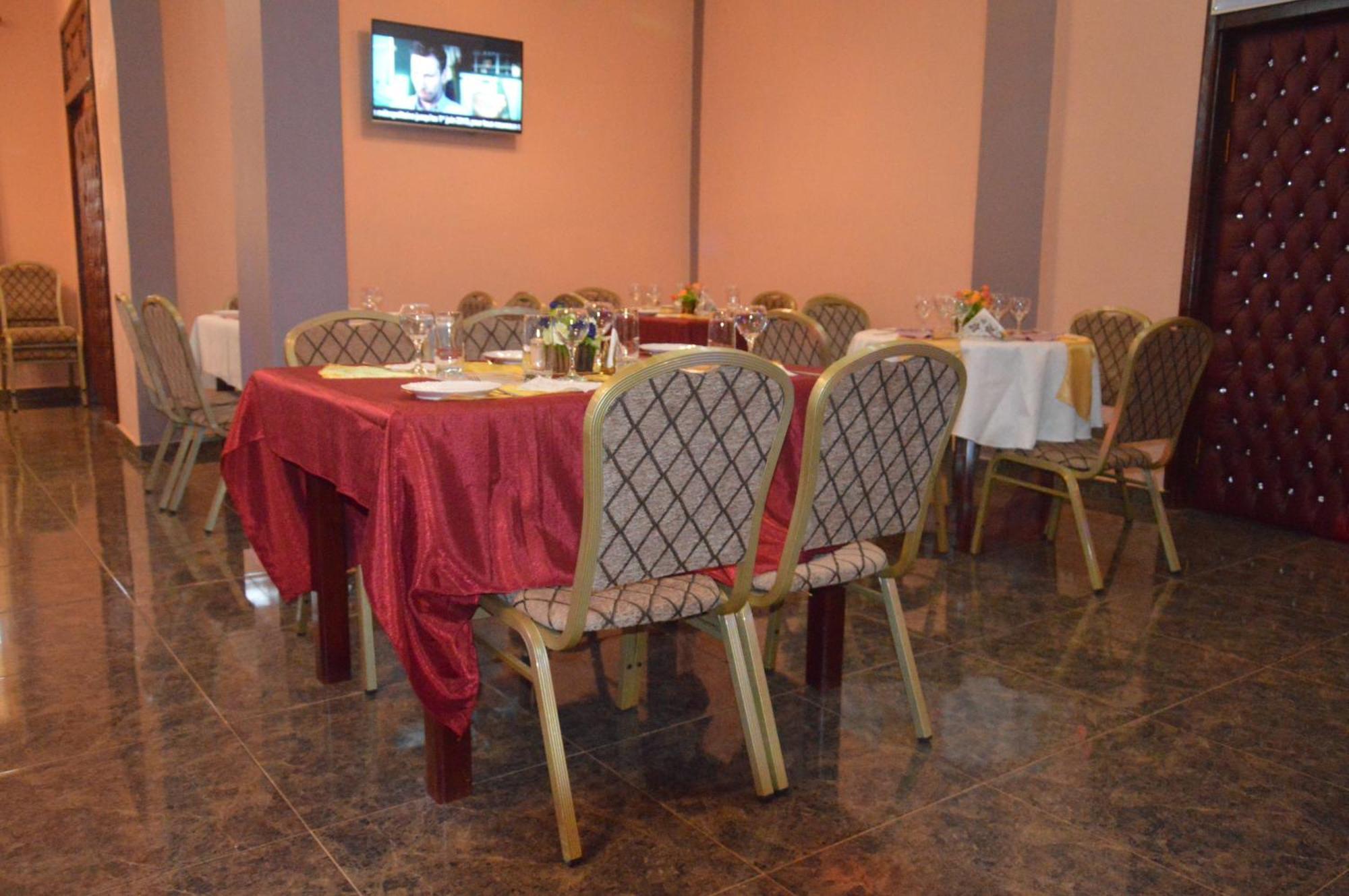 Nikita Hotel Yaoundé Exterior photo