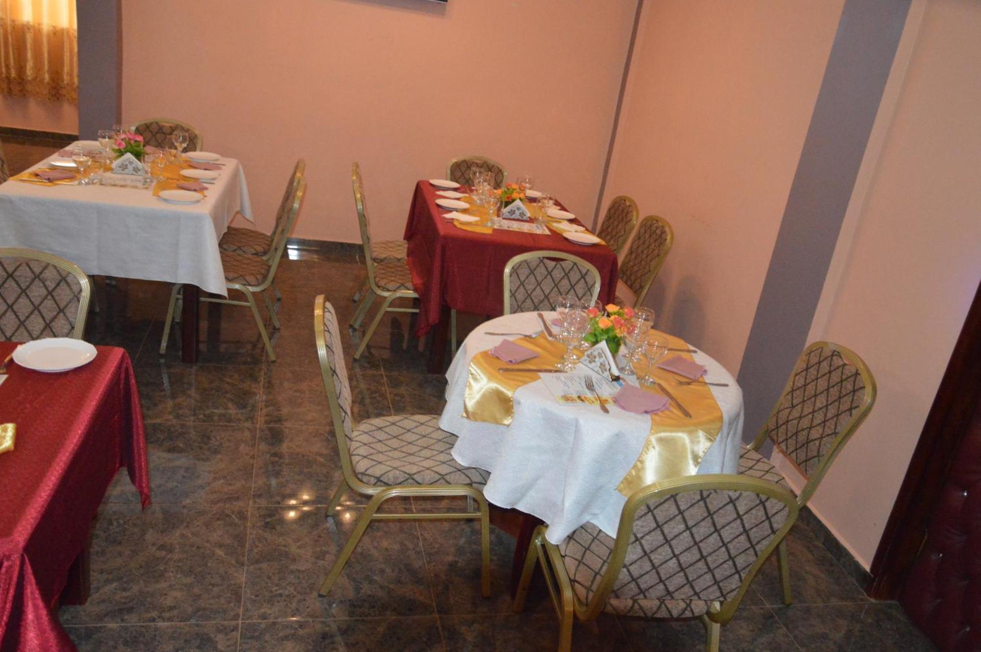 Nikita Hotel Yaoundé Exterior photo